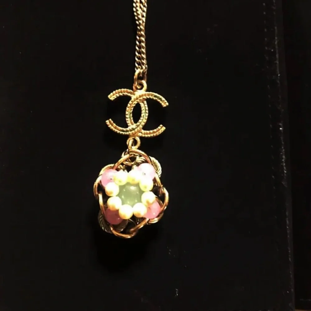 ❤️❤️SOLD❤️❤️Chanel Pearls Flower Necklace - Picture 3 of 7